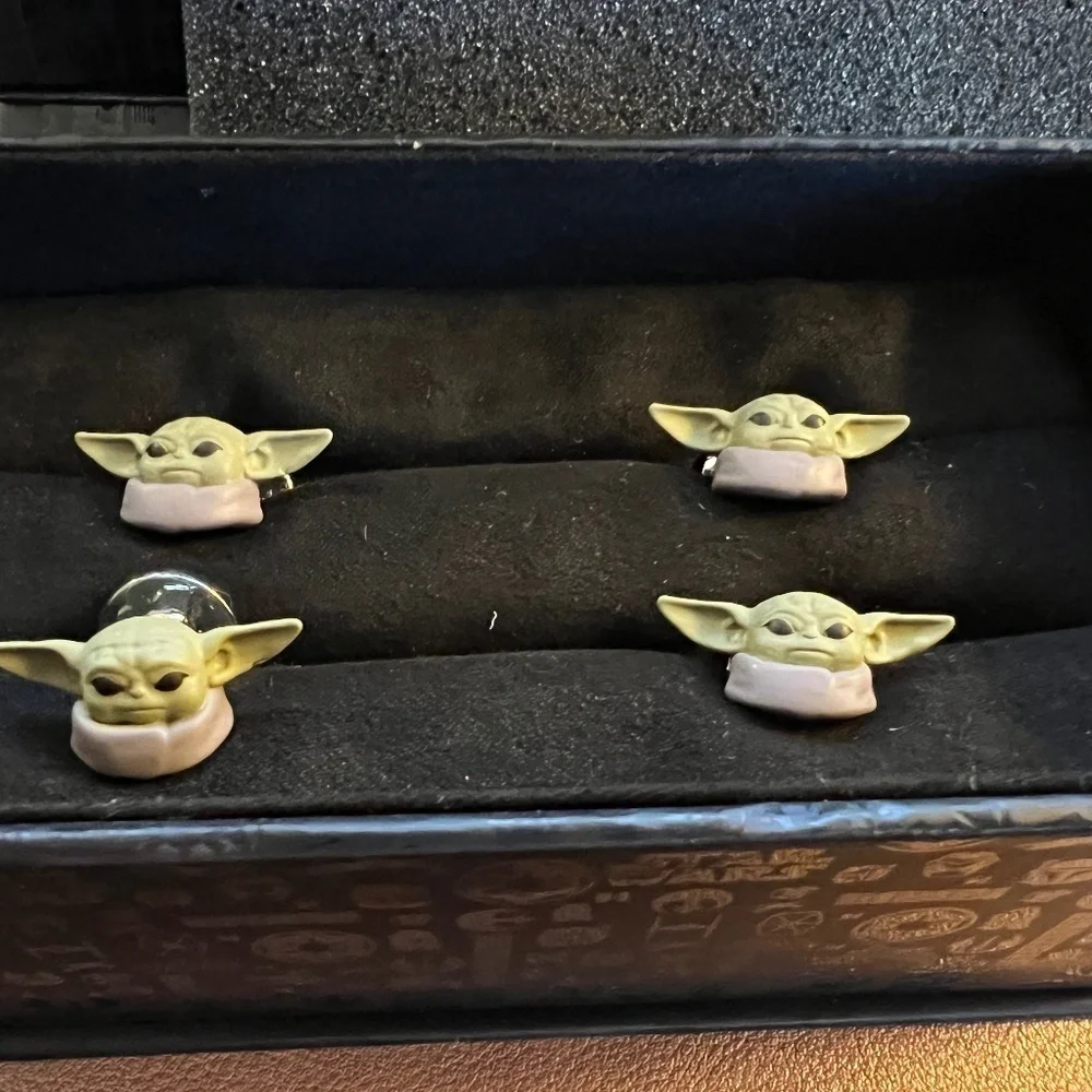 Cufflinks, Inc. Men's Star Wars 3D The Mandalorian Grogu 3D Stud Set::Rare::NWT
